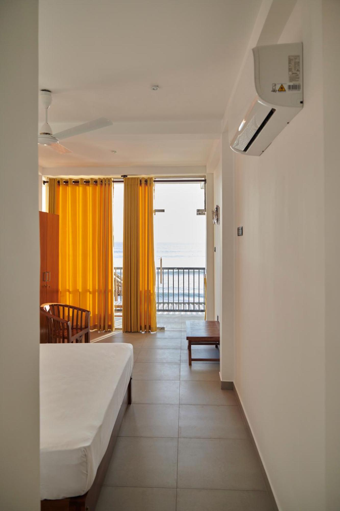 Kings Bay Beach Resort Galle Exterior photo