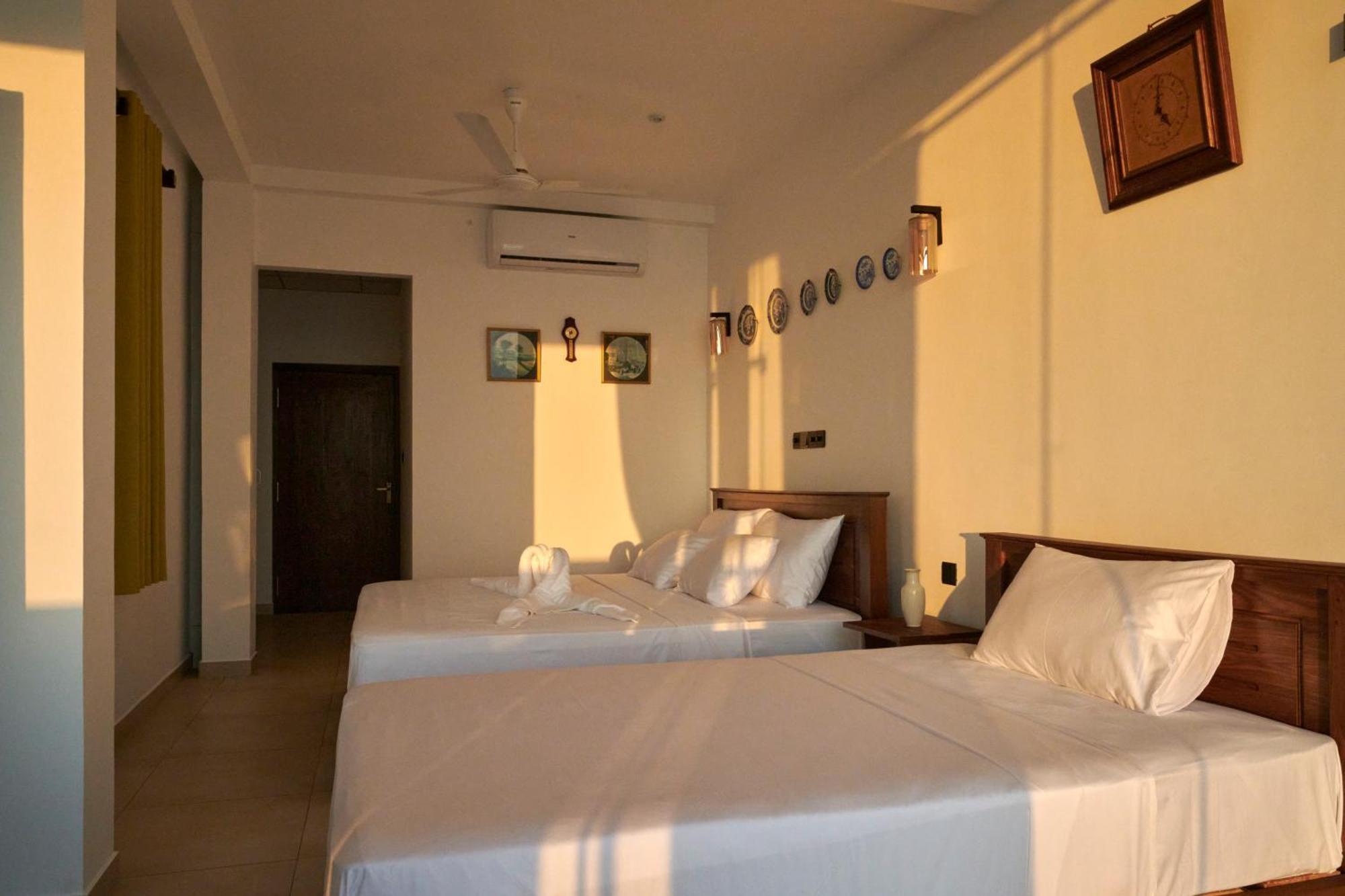 Kings Bay Beach Resort Galle Exterior photo