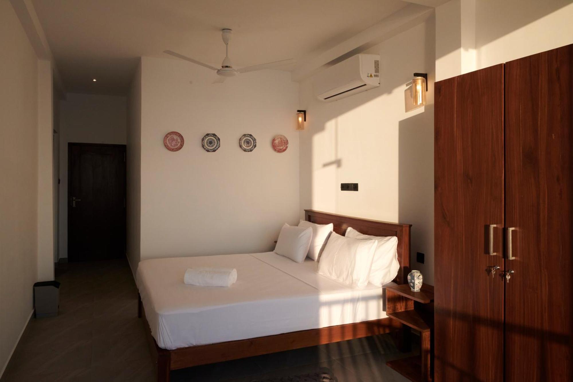 Kings Bay Beach Resort Galle Exterior photo