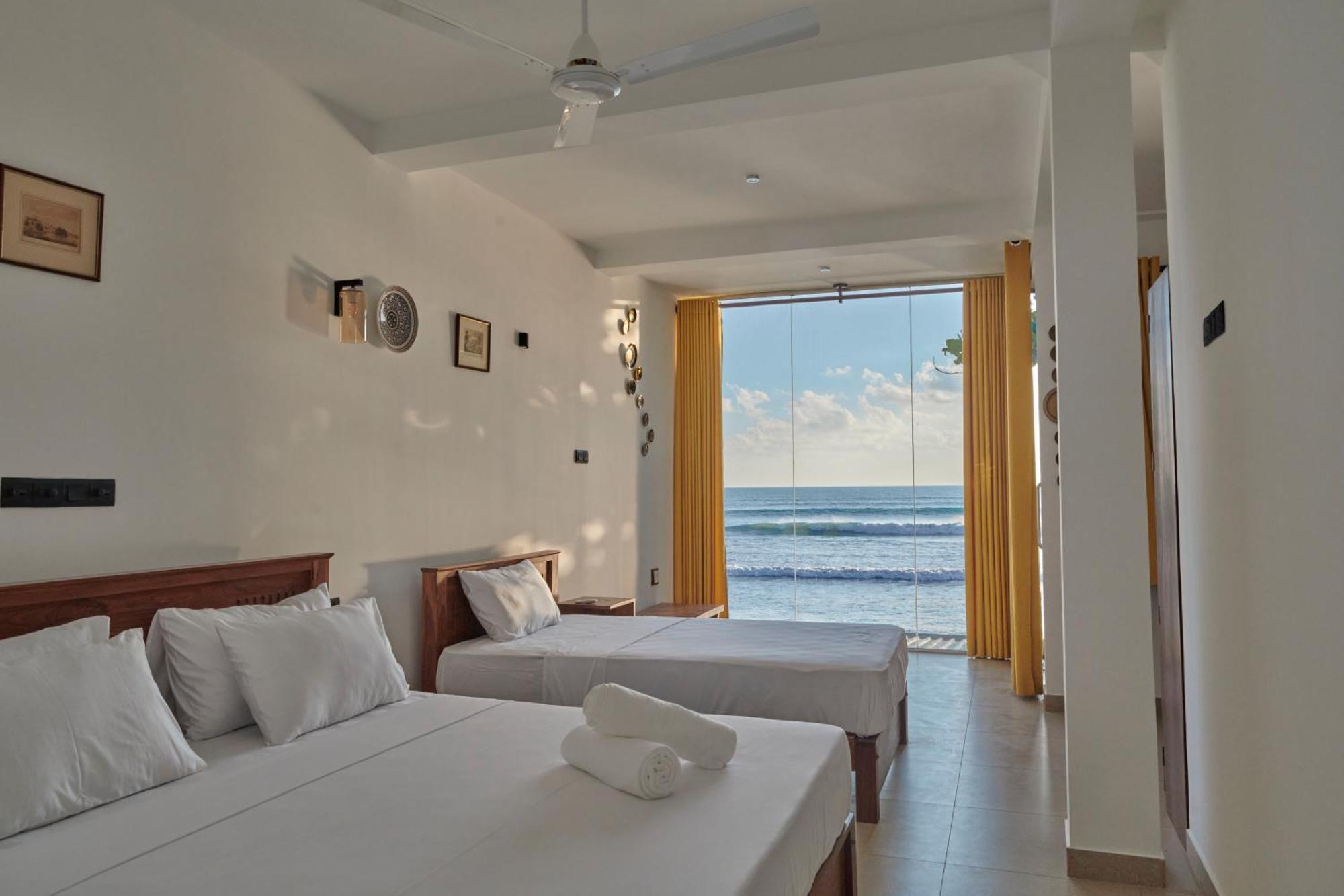 Kings Bay Beach Resort Galle Exterior photo