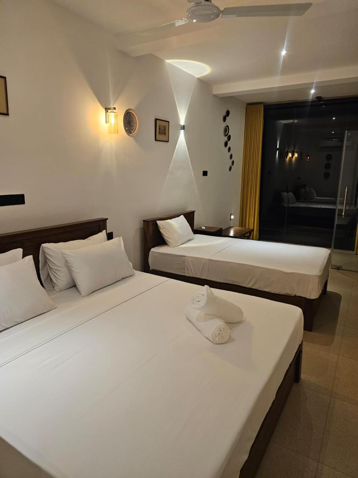 Kings Bay Beach Resort Galle Exterior photo