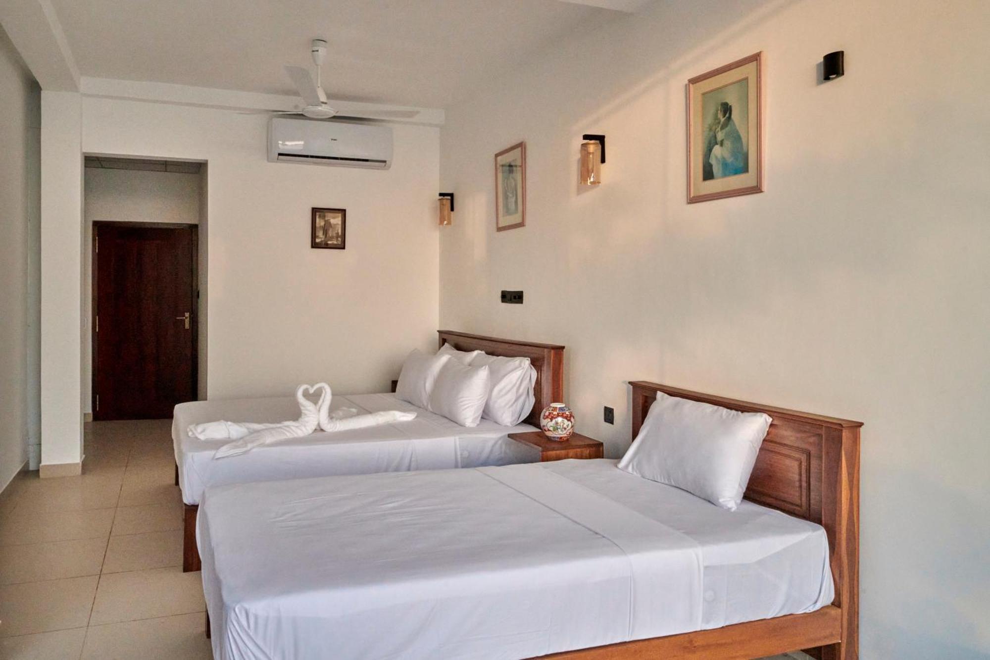 Kings Bay Beach Resort Galle Exterior photo