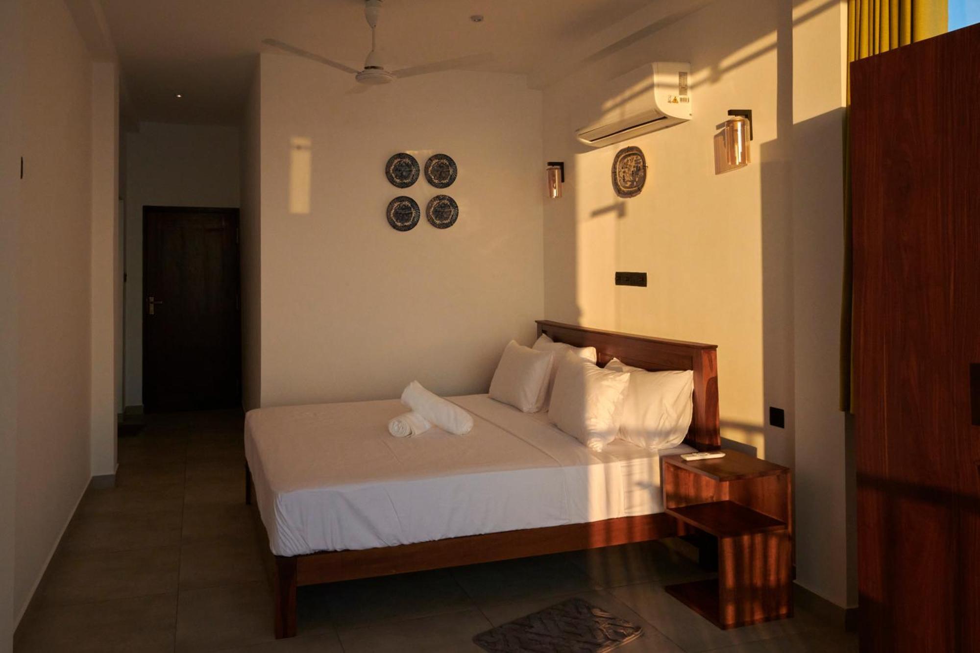 Kings Bay Beach Resort Galle Exterior photo