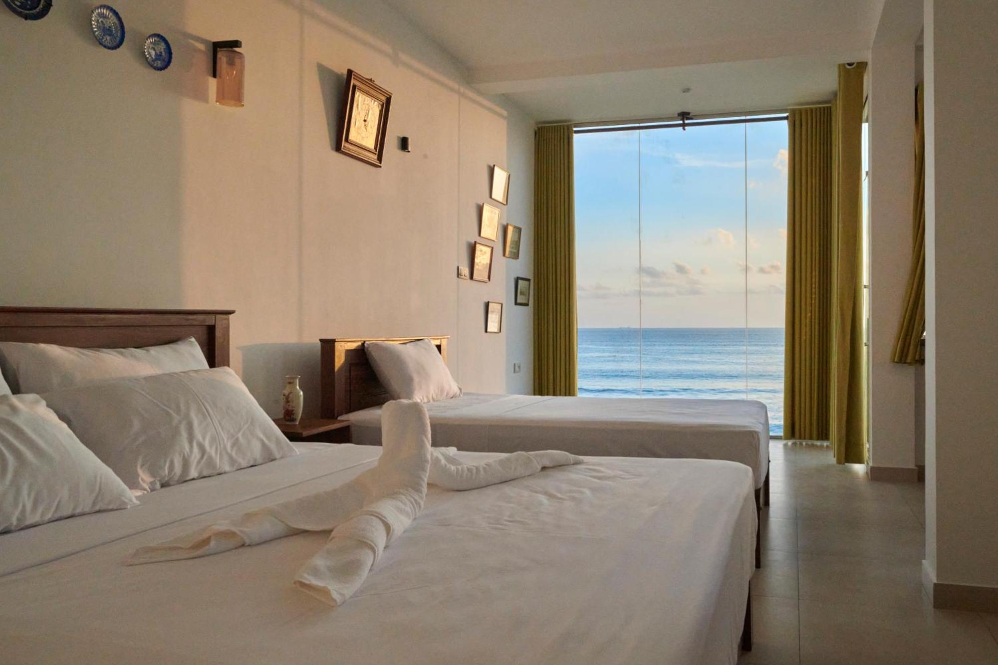 Kings Bay Beach Resort Galle Exterior photo